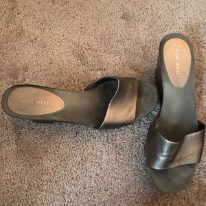 SOLD!! Pewter Nine West wedges